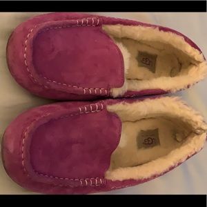 Pink UGG Ainsley slipper women’s size 10